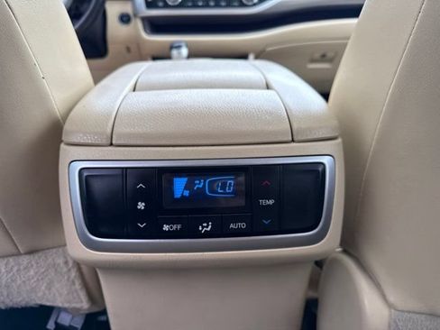 Used 2014 Toyota Highlander XLE AWD/4WD image 12