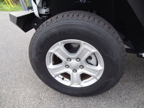 Used 2019 Jeep Wrangler Sport AWD/4WD image 36
