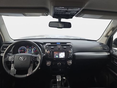 Used 2018 Toyota 4Runner TRD Off-Road Premium AWD/4WD image 9