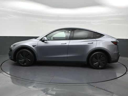 Used 2026 Tesla Model Y 2WD image 2