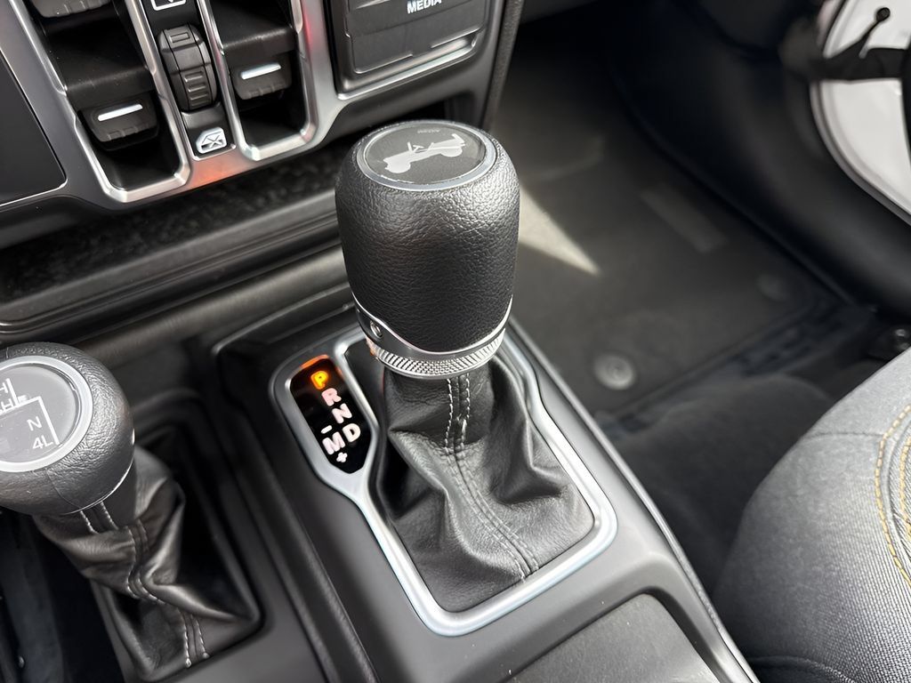 Used 2025 Jeep Wrangler Unlimited Sport AWD/4WD image 19