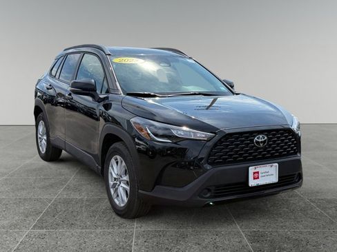 Certified 2023 Toyota Corolla Cross LE w/ Moonroof Package AWD/4WD image 8