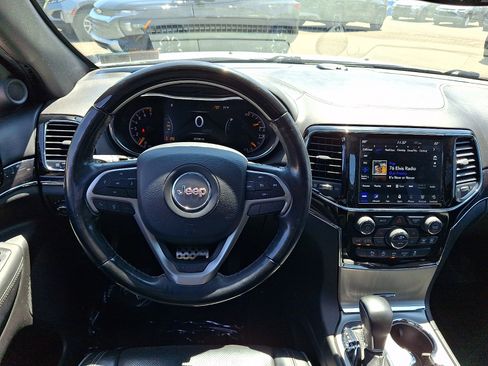 Used 2020 Jeep Grand Cherokee Overland AWD/4WD image 12