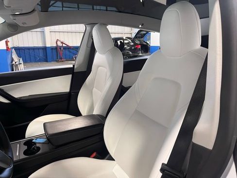 Used 2021 Tesla Model Y Long Range image 23