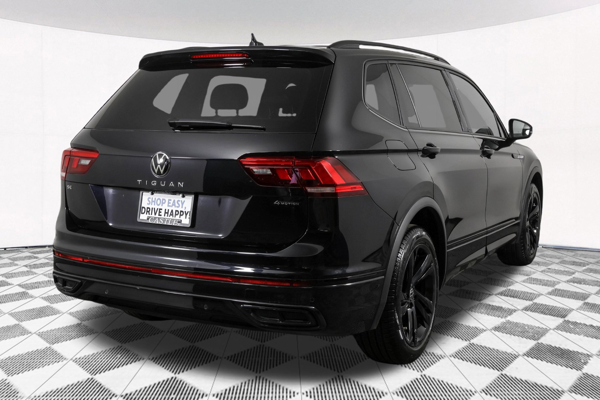 Used 2023 Volkswagen Tiguan SE R-Line AWD/4WD image 17