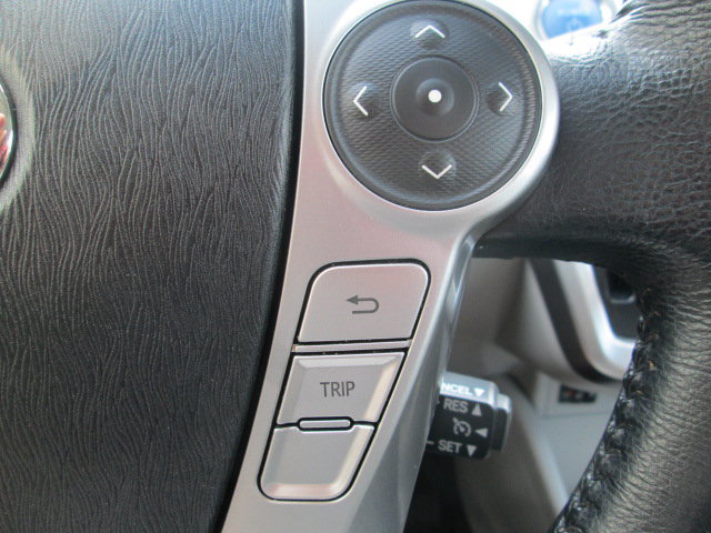 Used 2017 Toyota Prius V Four FWD image 18