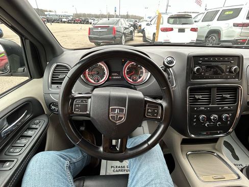 Used 2017 Dodge Grand Caravan SXT FWD image 24