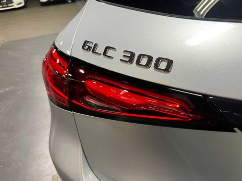 Used 2025 Mercedes-Benz GLC 300 4MATIC image 13