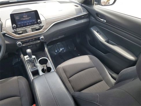 Used 2024 Nissan Altima 2.5 SV image 15