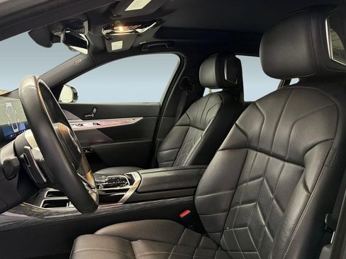 Used 2023 BMW 760i xDrive w/ Executive Package image 14