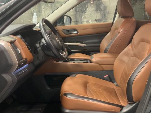 Used 2023 Nissan Pathfinder Platinum image 25