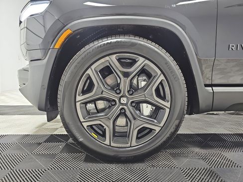 Used 2025 Rivian R1T Adventure image 9