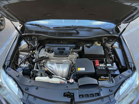 Used 2017 Toyota Camry SE w/ Moonroof Package image 24