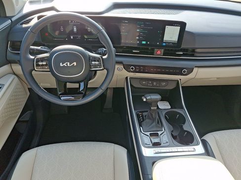 Used 2026 Kia Carnival EX FWD image 12