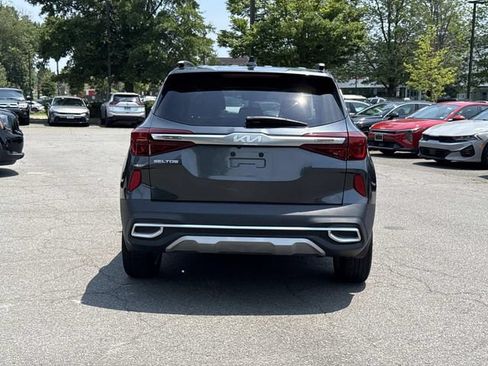 Used 2023 Kia Seltos S w/ Navigation Package FWD image 3