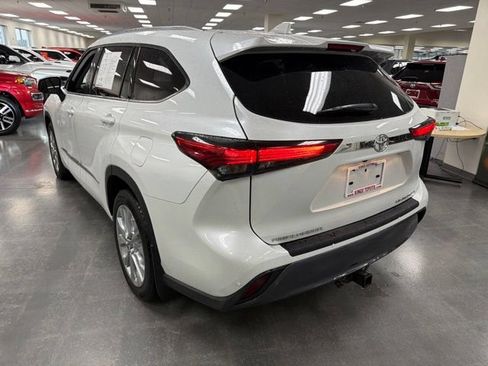 Used 2023 Toyota Highlander Limited AWD/4WD image 5