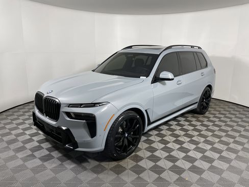 Used 2025 BMW X7 xDrive40i w/ M Sport Package image 9