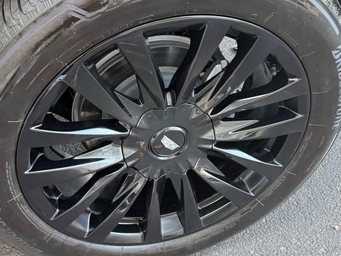 Used 2024 Cadillac Escalade ESV Premium Luxury image 32