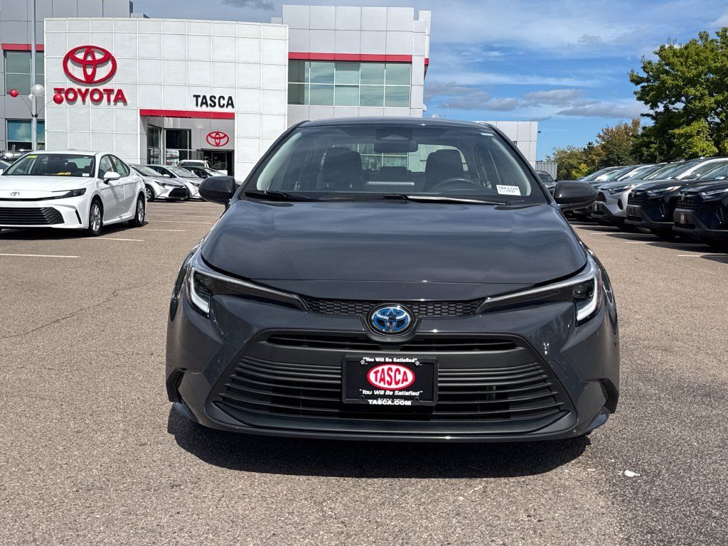 Used 2025 Toyota Corolla LE AWD/4WD image 2