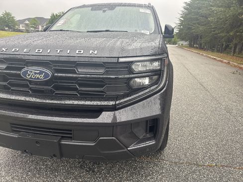 Used 2025 Ford Expedition Active AWD/4WD image 6