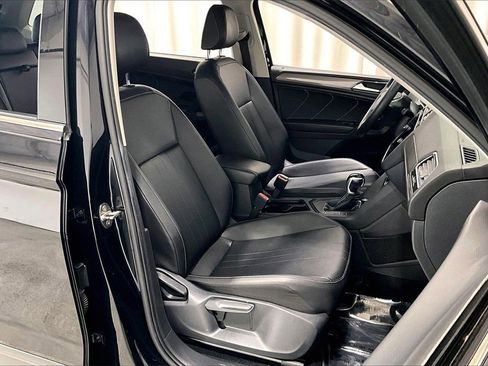 Used 2022 Volkswagen Tiguan SE image 6