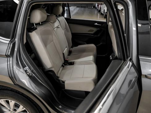 Used 2018 Volkswagen Tiguan SE image 36