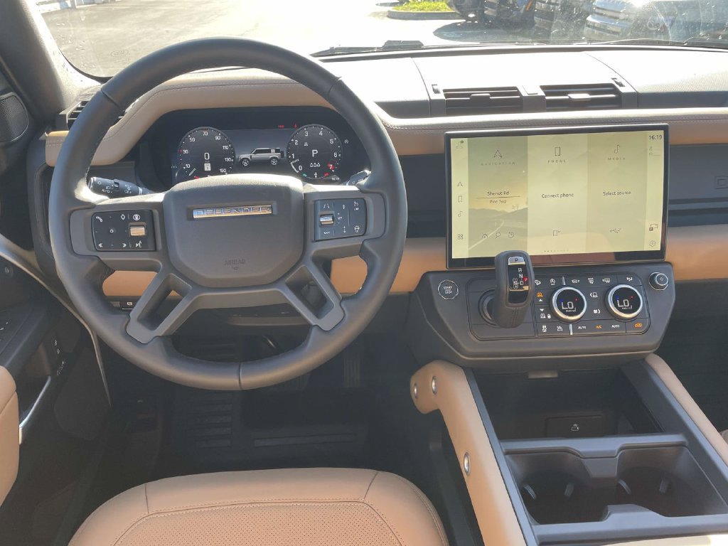 New 2026 Land Rover Defender 110 X-Dynamic SE AWD/4WD image 16
