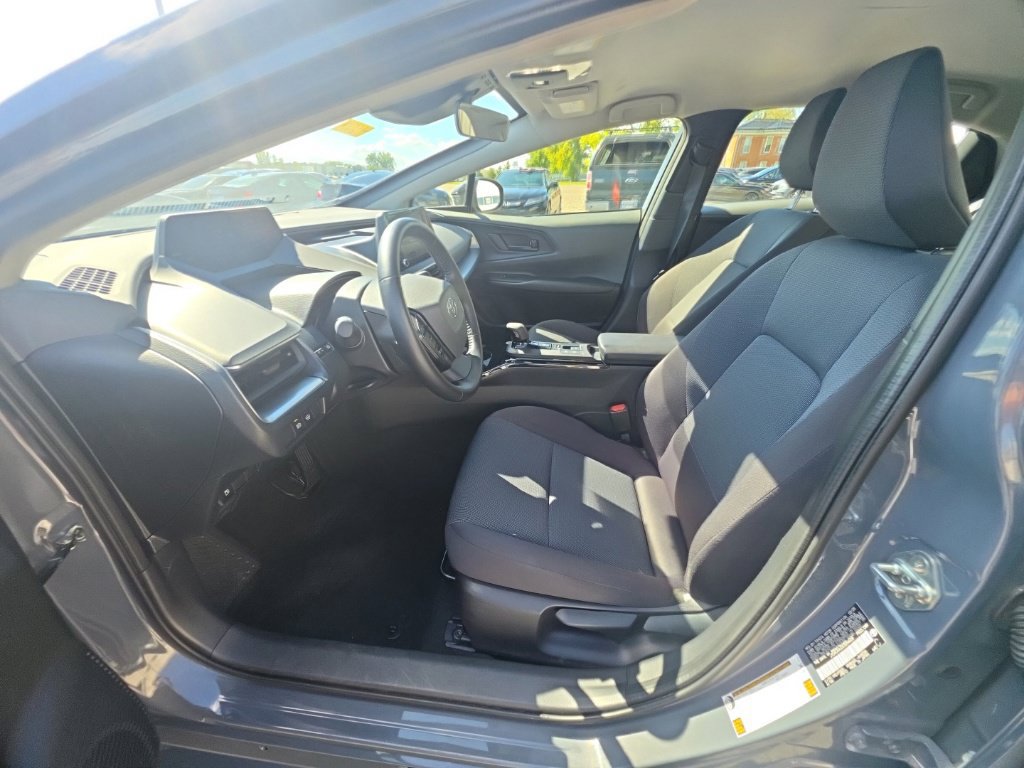 Used 2025 Toyota Prius LE FWD image 13