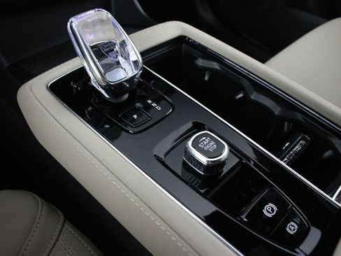 New 2026 Volvo XC90 T8 Plus w/ Protection Package Premier AWD/4WD image 7