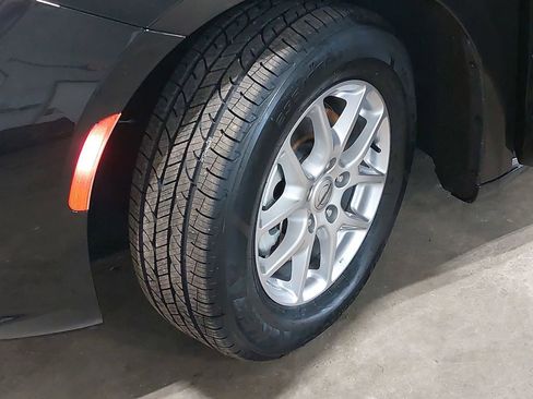 Used 2024 Chrysler Pacifica Touring-L image 34