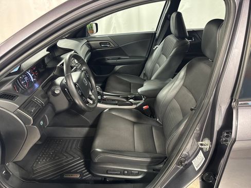 Used 2017 Honda Accord Sport image 3