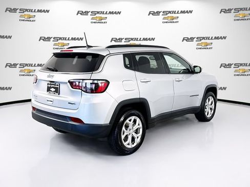 Used 2024 Jeep Compass Latitude AWD/4WD image 7