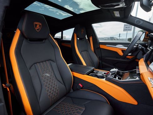 Used 2025 Lamborghini Urus SE image 40