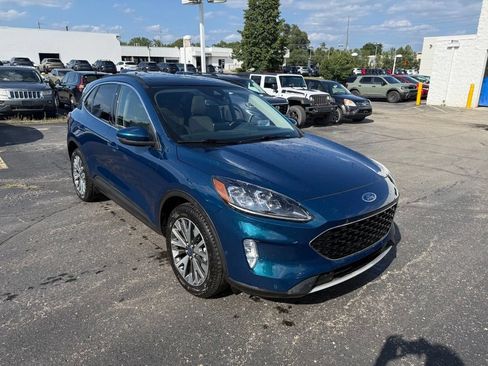 Used 2020 Ford Escape Titanium AWD/4WD image 4
