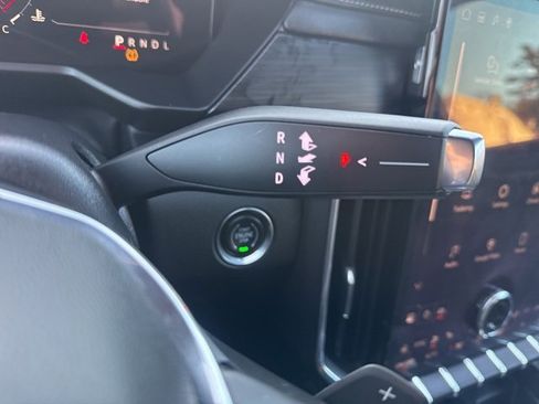 Used 2025 GMC Acadia Elevation image 17