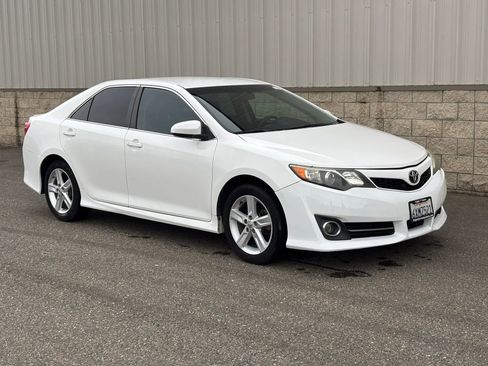 Used 2012 Toyota Camry SE FWD image 1