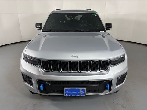 Used 2022 Jeep Grand Cherokee Overland w/ Luxury Tech Group IV image 3