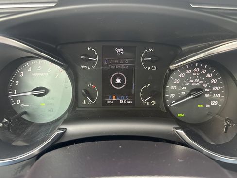 Used 2019 Toyota Sequoia SR5 AWD/4WD image 17
