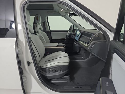 Used 2025 Rivian R1S Adventure AWD/4WD image 24