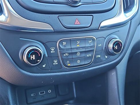 Used 2021 Chevrolet Equinox LT image 27