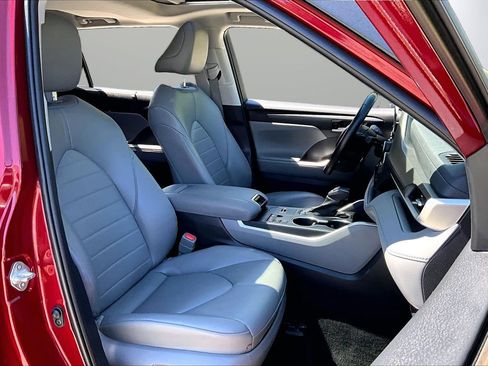 Used 2023 Toyota Highlander XLE FWD image 23