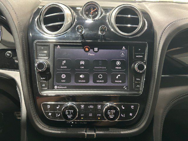 Used 2017 Bentley Bentayga AWD/4WD image 64