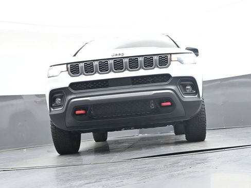 Used 2025 Jeep Compass Trailhawk w/ Trailhawk Convenience Group AWD/4WD image 51