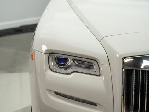 Used 2017 Rolls-Royce Dawn RWD image 46