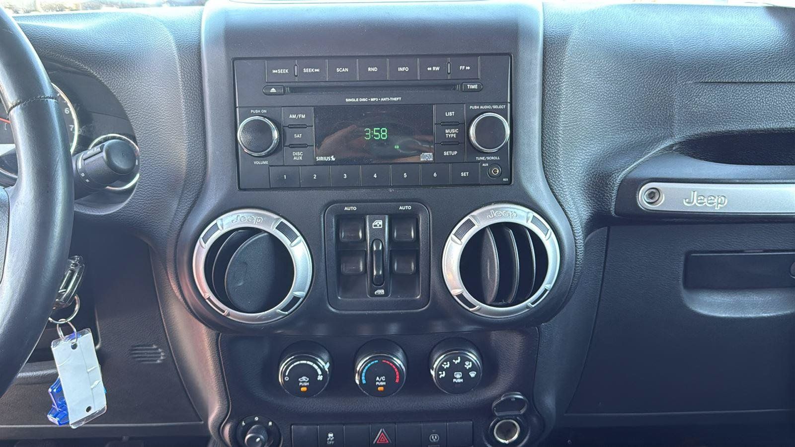 Used 2015 Jeep Wrangler Unlimited Rubicon w/ Max Tow Package AWD/4WD image 15