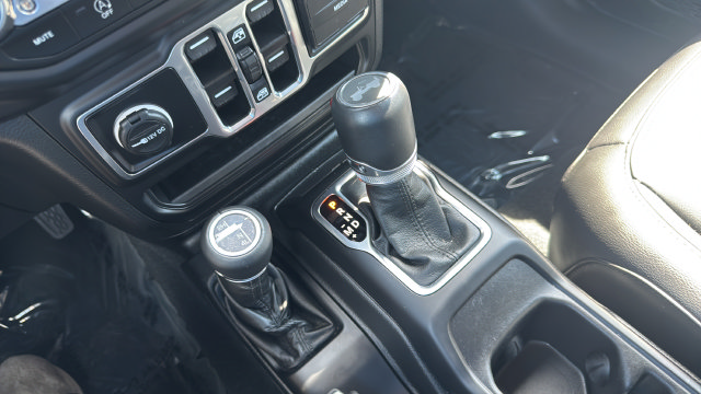Used 2023 Jeep Wrangler Unlimited Sahara AWD/4WD image 20
