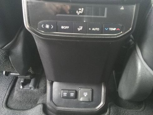 Used 2021 Toyota Highlander Limited AWD/4WD image 14