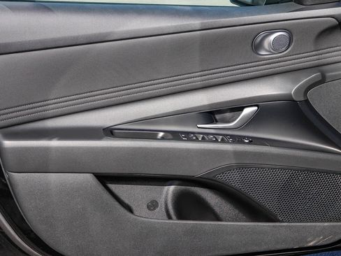New 2026 Hyundai Elantra Limited FWD image 28