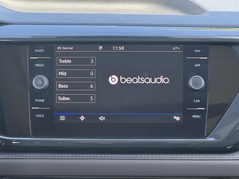 Used 2022 Volkswagen Taos SEL w/ Panoramic Sunroof Package image 33