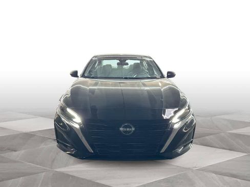 Used 2025 Nissan Altima 2.5 SV image 3